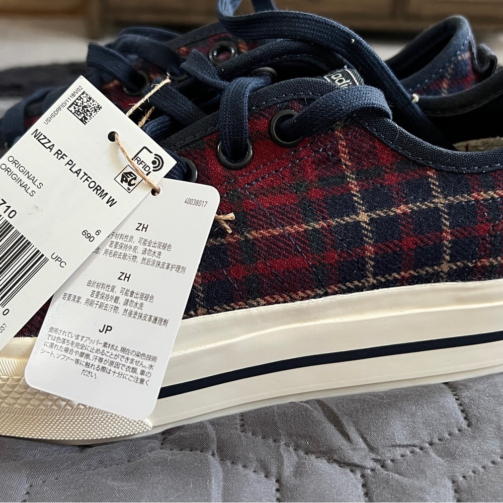 New Adidas Nizza RF Platform US size 7.5